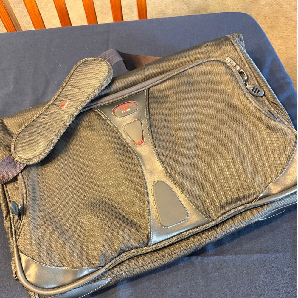 TUMI T-Tech Travel Garment Bag Suit Carry-On Luggage Black Excellent Condition
